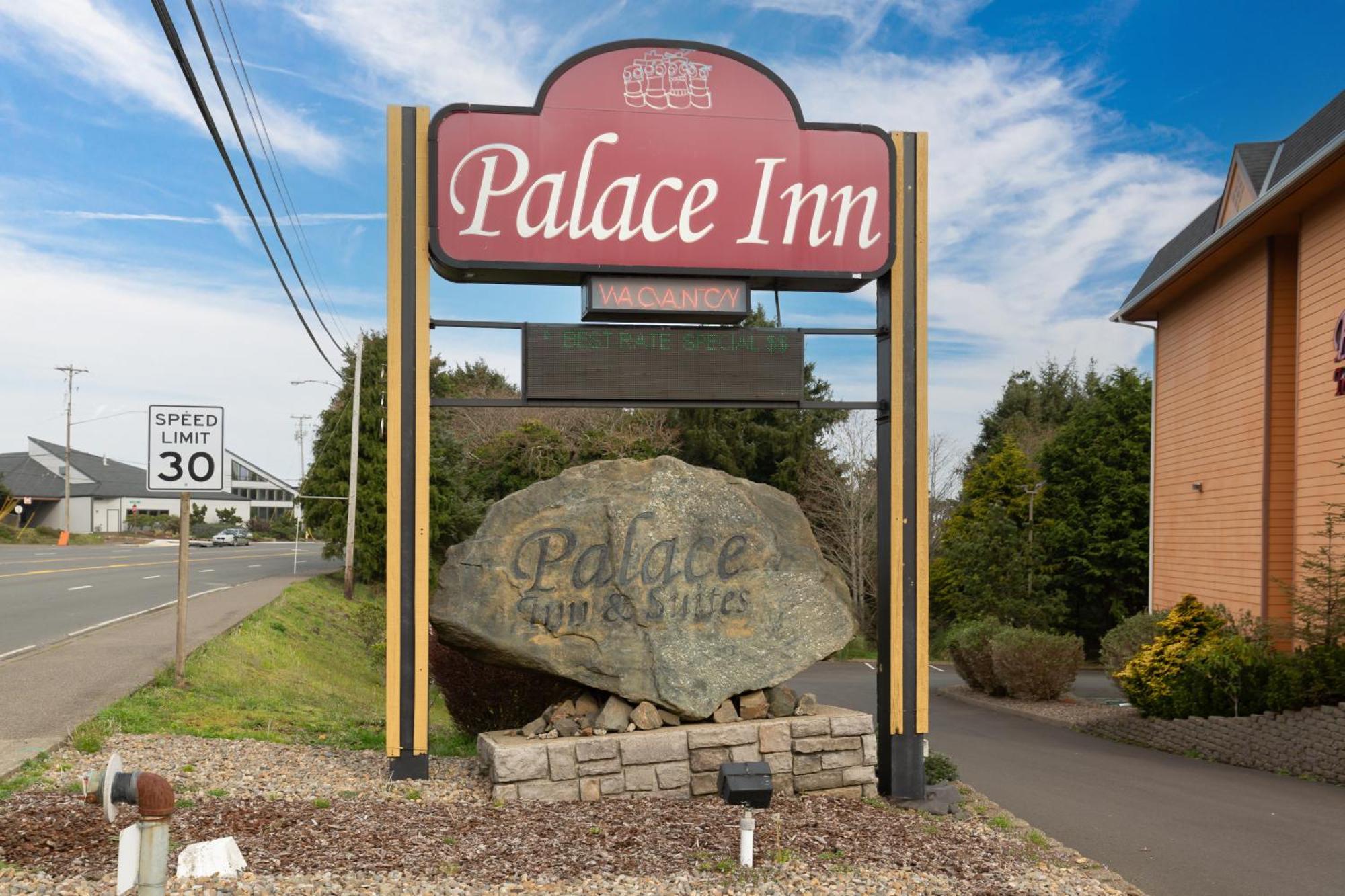 Palace Inn & Suites Lincoln City Exterior photo
